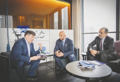 عبدالله آل حامد يلتقي عدداً من قيادات الإعلام والتكنولوجيا في شنغهاي