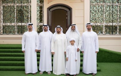 حمدان بن زايد يزور مجلس أم الأشطان ويلتقي المواطن مبارك المنصوري