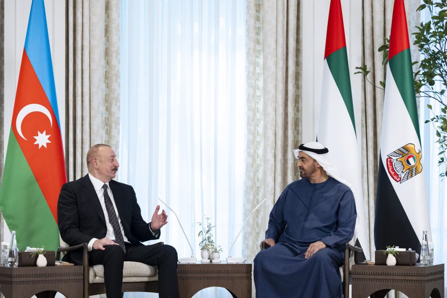 رئيس الدولة ورئيس أذربيجان يبحثان علاقات التعاون بين البلدين