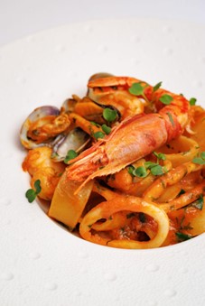 مطعم TOTÓ دبي يقدم أطباقاً صيفية مستوحاة من النكهات الإيطالية