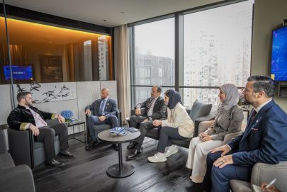 عبدالله آل حامد يلتقي عددا من قيادات الإعلام والتكنولوجيا في شنغهاي