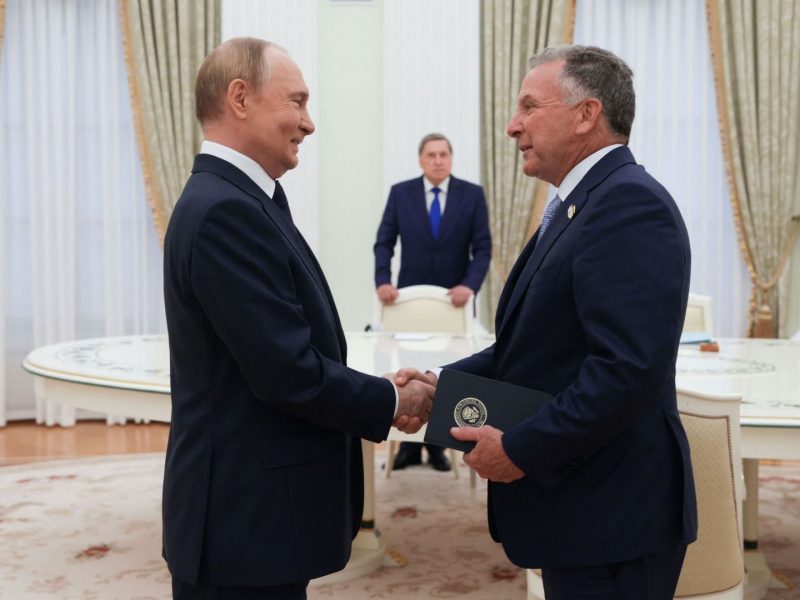 بوتين يجتمع مع المبعوث الخاص للرئيس الأمريكي