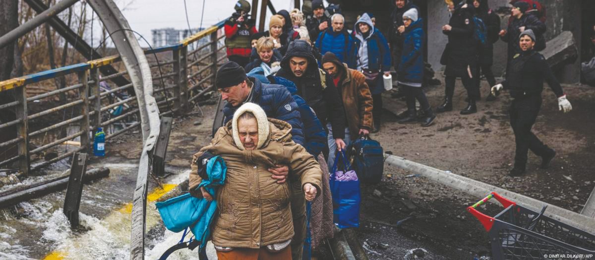 أوكرانيا تخلي مناطق شرق البلاد مع تزايد الضغط العسكري الروسي