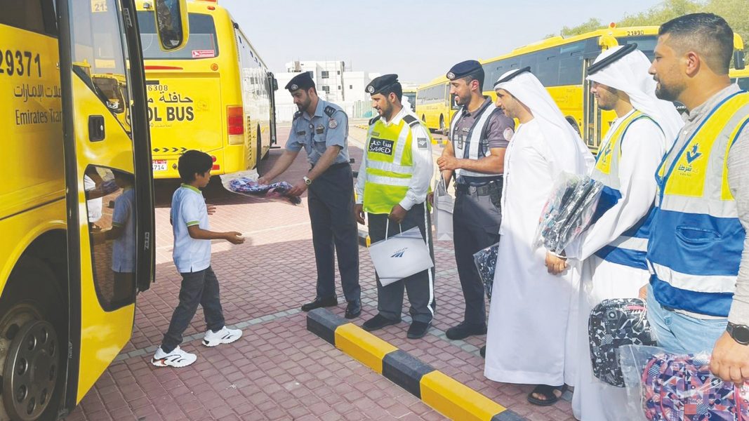 شرطة أبوظبي تعزز التوعية المرورية سائقي ومشرفي الحافلات المدرسية