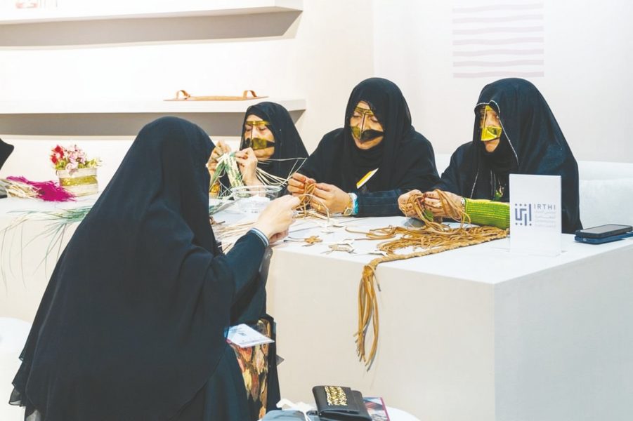 “إرثي” يحتفي بمرور 10 سنوات على تمكين الحرفيات وتعزيز حضور التراث اليدوي عالمياً