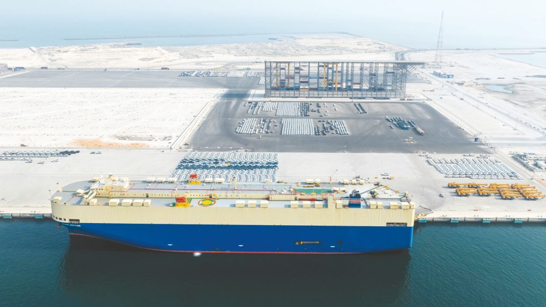 موانئ دبي العالمية توسّع طاقتها الاستيعابية للمركبات في ميناء جبل علي