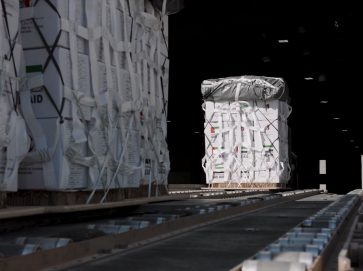 الإمارات تُنفذ الإنزال الجوي الـ81 للمساعدات الإنسانية لتلبية احتياجات سكان غزة