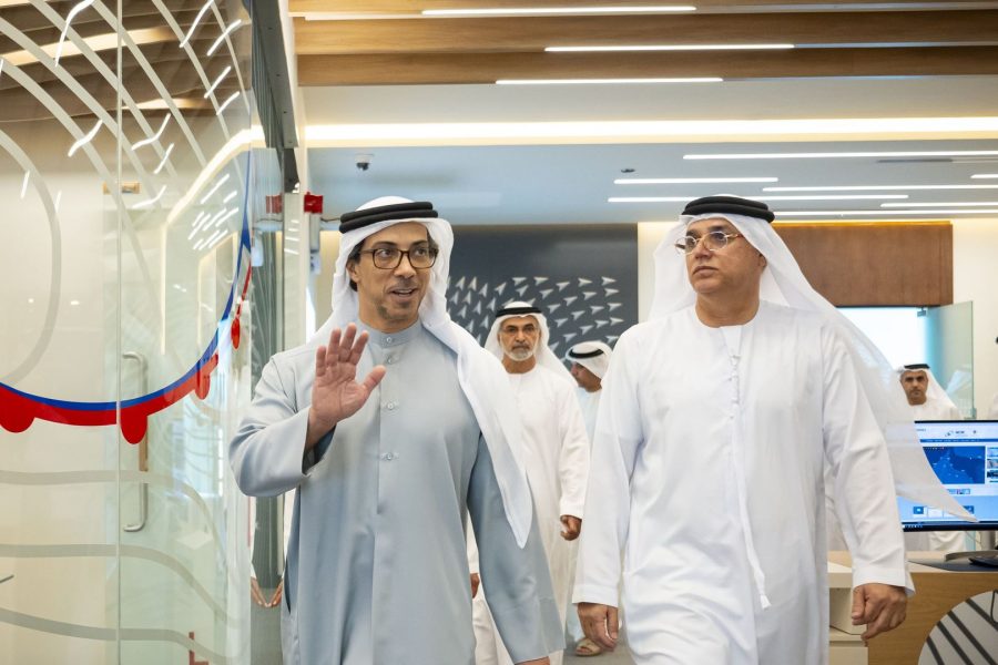 منصور بن زايد يزور المركز الوطني للأرصاد ويطلع على أبرز مشاريعه وتقنياته المتقدمة