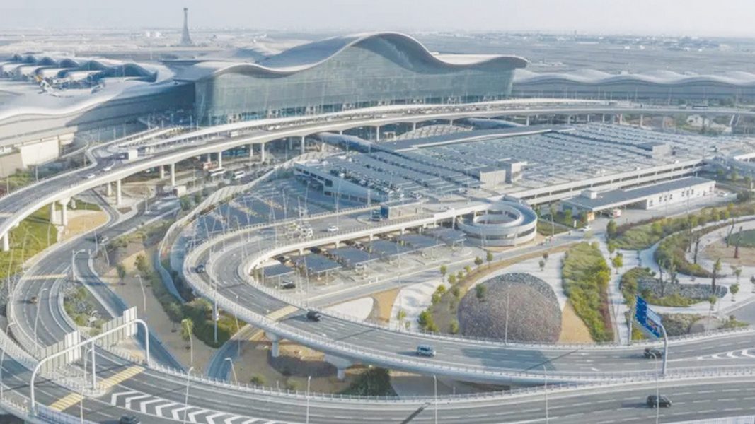 نتائج النصف الأول من عام 2025 لمطارات أبوظبي تسلّط الضوء على 17 ربعاً من النمو المتواصل في حركة المسافرين