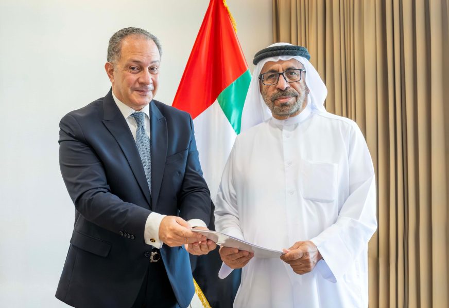 رئيس الدولة يتلقى رسالة خطية من الرئيس المصري تسلمها خليفة شاهين المرر