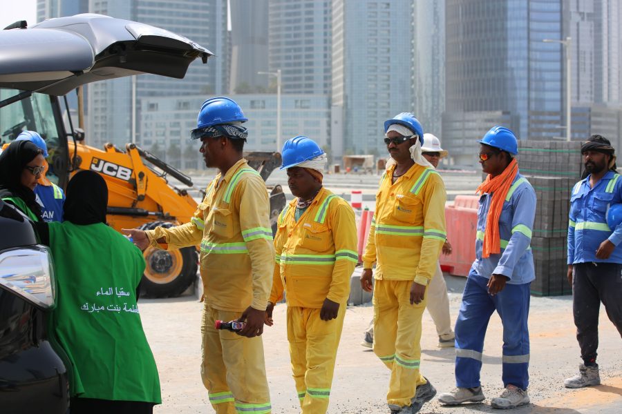 بتوجيهات الشيخة فاطمة بنت مبارك.. الاتحاد النسائي يواصل تنفيذ مبادرة “سقيا الماء”