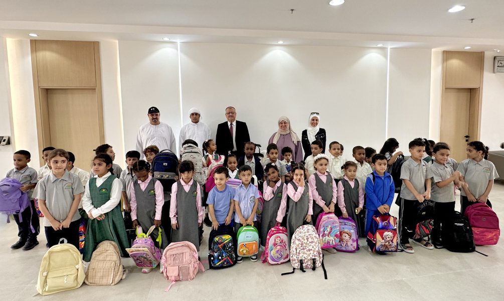 عونك يا وطن” يطلق مبادرته السنوية لتوزيع الحقائب المدرسية على الطلبة في مختلف مدارس الدولة
