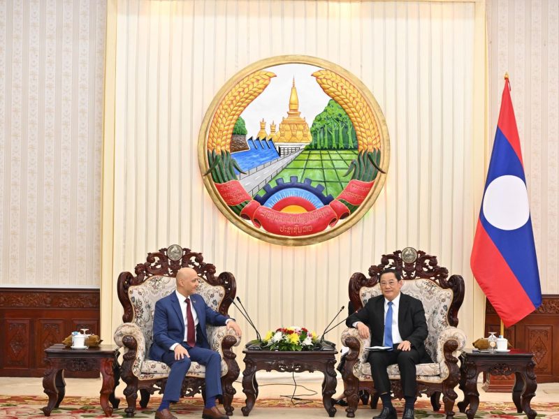 رئيس وزراء لاوس يستقبل سفير الإمارات ويبحثان مجالات التعاون بين البلدين وسبل تنميتها