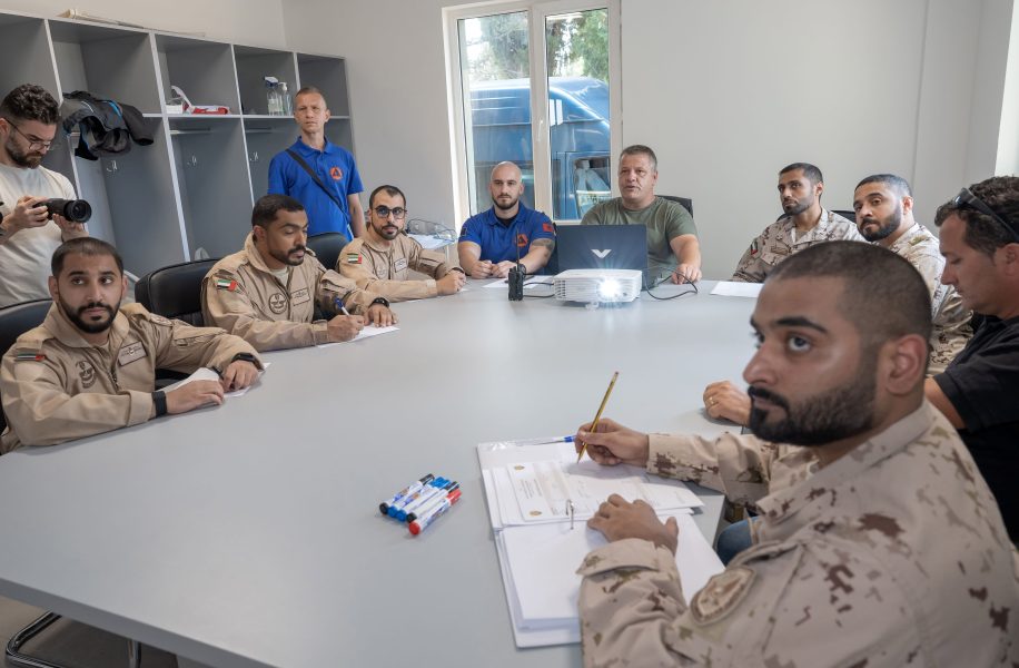 اجتماع تنسيقي بين فريق الإنقاذ الإماراتي مع الجانب الألباني لتعزيز الجهود المشتركة