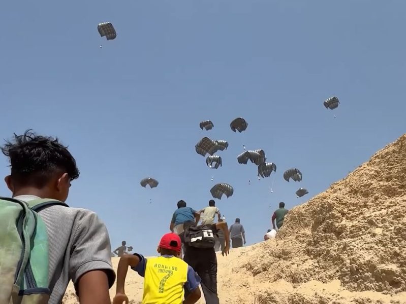 الإمارات تنفذ الإنزال الجوي للمساعدات الـ75 في قطاع غزة