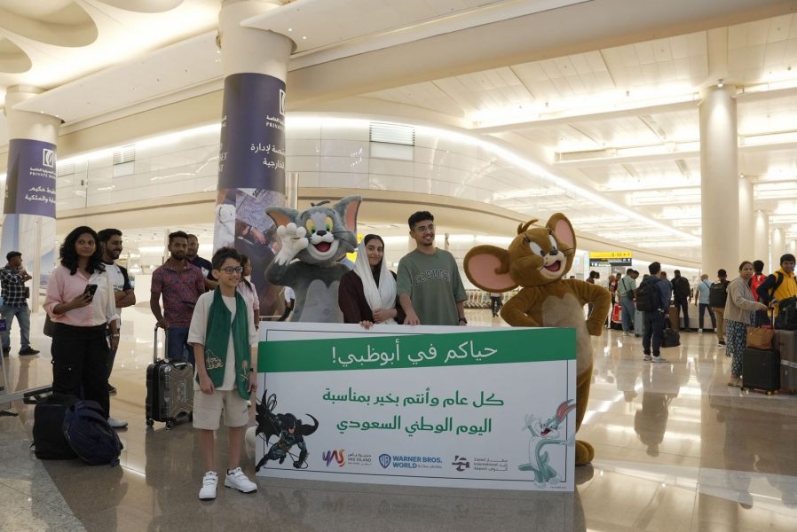 مطار زايد الدولي.. تجربة استقبال مميزة احتفاء باليوم الوطني السعودي الـ95