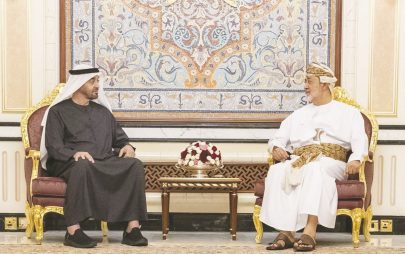رئيس الدولة وسلطان عمان يبحثان في صلالة علاقات البلدين والتطورات الإقليمية