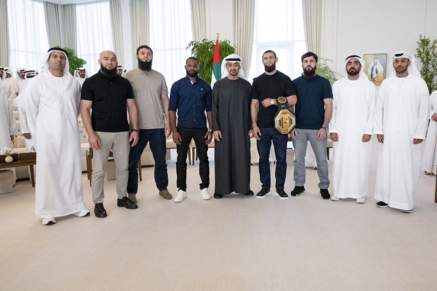 رئيس الدولة يستقبل بطل العالم في الوزن المتوسط في منافسات “يو اف سي”