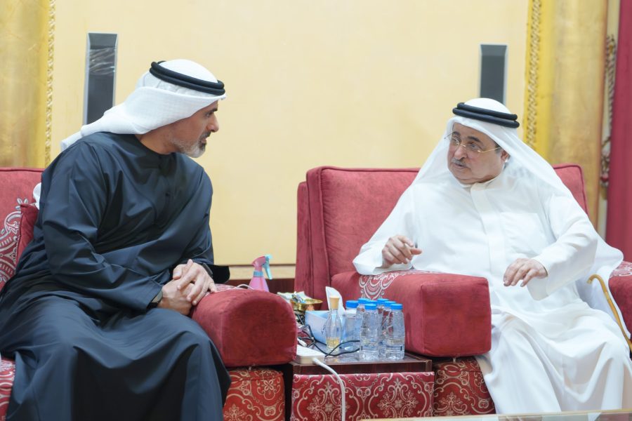 خالد بن محمد بن زايد يُقدم واجب العزاء في وفاة سلطان بن خالد بن محمد القاسمي