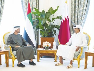 رئيس الدولة يؤكد دعم الإمارات جميع إجراءات قطر للحفاظ على سيادتها وسلامة أراضيها