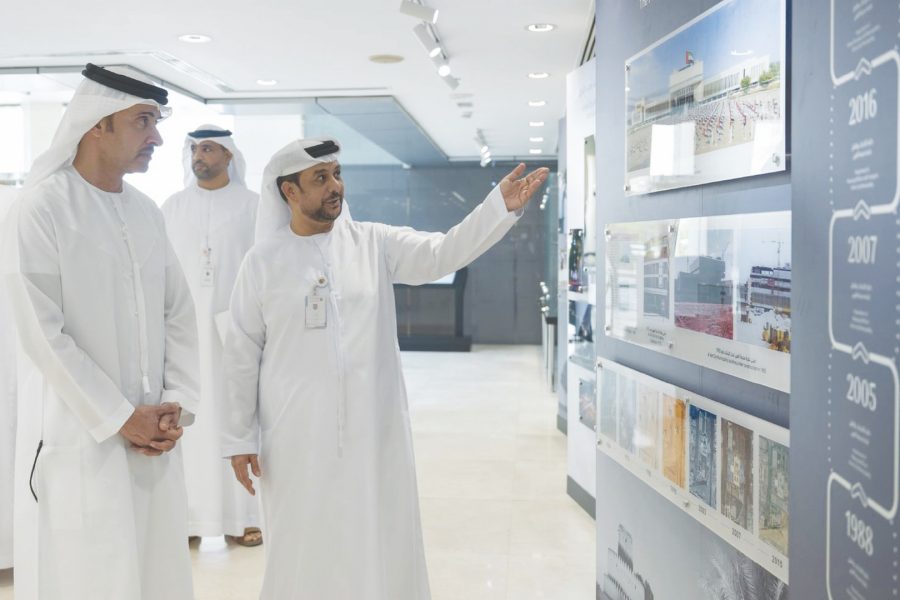 هزاع بن زايد يزور بلدية مدينة العين ويطّلع على أبرز مشاريعها التطويرية