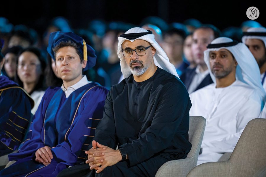 خالد بن محمد بن زايد يشهد مراسم منح الدكتوراة الفخرية الأولى بجامعة محمد بن زايد للذكاء الاصطناعي للرئيس التنفيذي لـ “أوبن ايه آي”