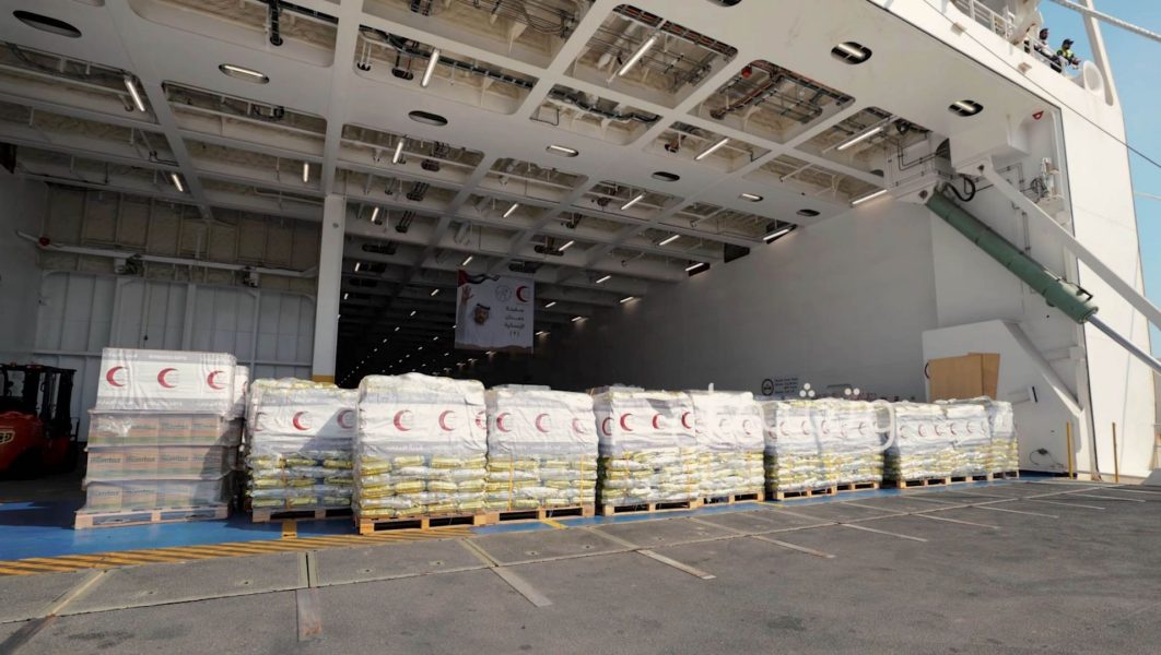 ضمن عملية “الفارس الشهم 3”.. سفينة حمدان الإنسانية تصل إلى ميناء العريش دعماً للشعب الفلسطيني