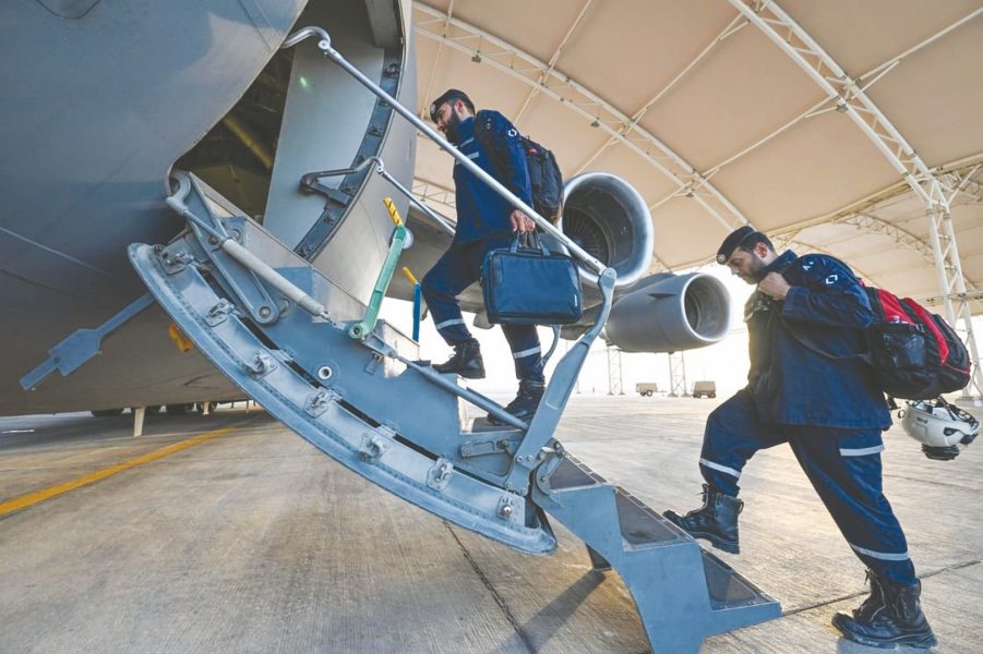 تنفيذاً لتوجيهات رئيس الدولة.. فريق من “قيادة العمليات المشتركة” وفريق البحث والإنقاذ الإماراتي يغادران إلى أفغانستان لبدء مهامهما الإنسانية والإغاثية