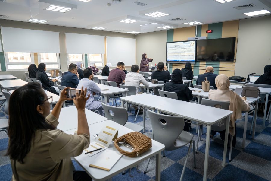 ” خليفة التربوية ” تنظم ورشاً تطبيقية للتعريف بمجالات الدورة الـ 19