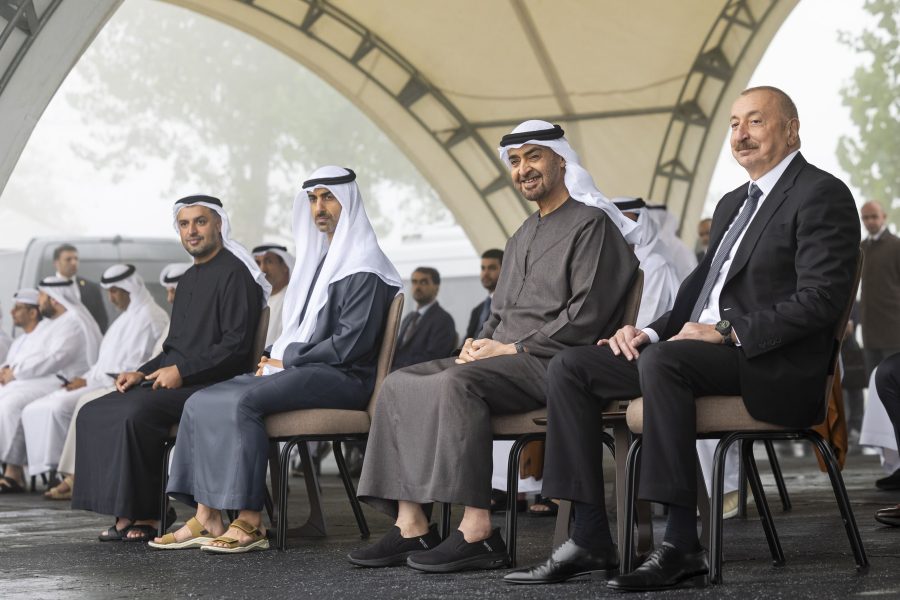 رئيس الدولة يزور عدداً من المعالم التاريخية في كاراباخ يرافقه رئيس أذربيجان.