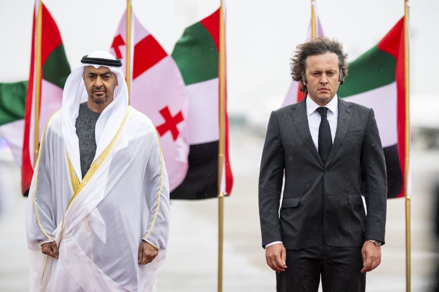 رئيس الدولة يصل جورجيا في زيارة رسمية