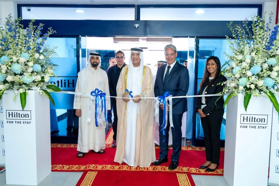 حاكم رأس الخيمة يفتتح المكتب الرئيسي لمجموعة هيلتون في مركز أعمال راكز