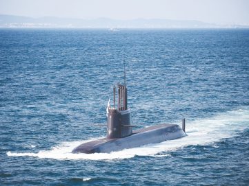 كوريا الجنوبية تنزل إلى المياه غواصة صاروخية متطورة