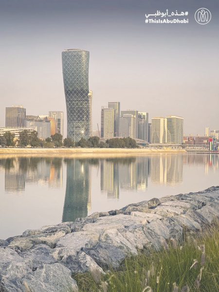 #هذه_أبوظبي.. برج بوابة العاصمة.. بعدسة فيصل كسري