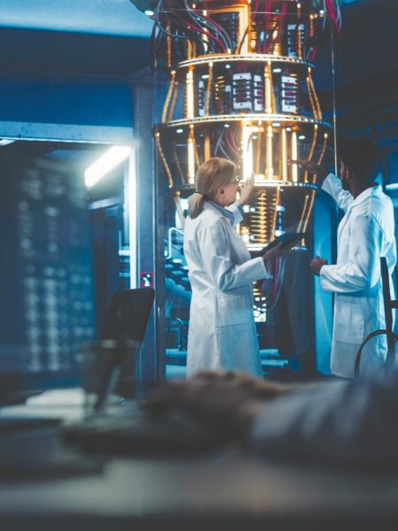 معهد الابتكار التكنولوجي يطلق منصّة “منارة” للتحكّم الإلكتروني والمخصّصة للحوسبة الكمّية