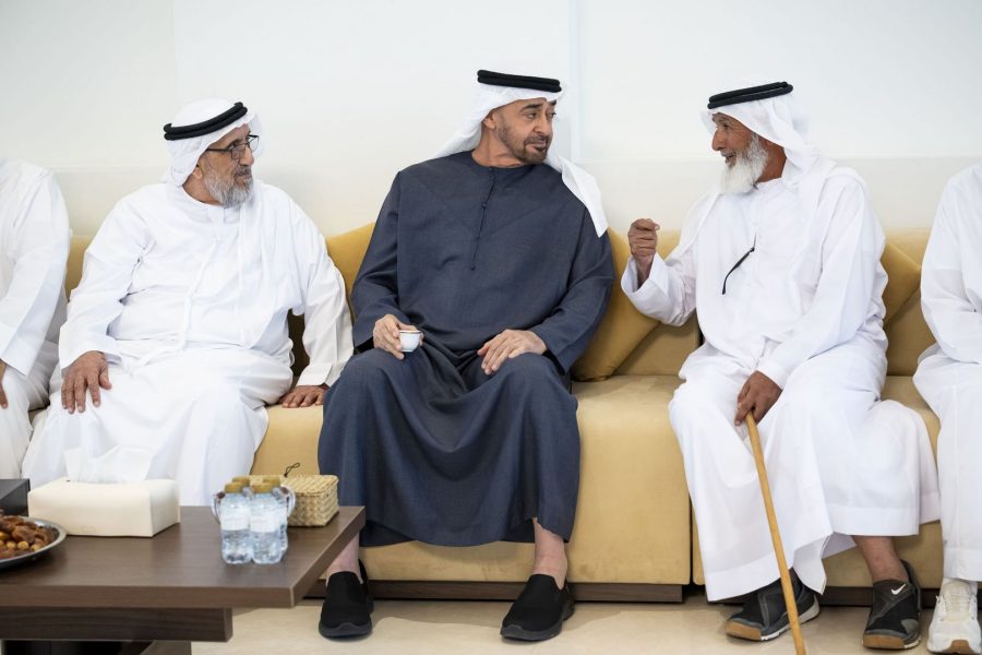 رئيس الدولة يعزي في وفاة والدة محمد علي المنصوري