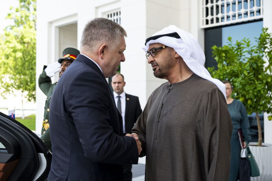 رئيس الدولة ورئيس وزراء سلوفاكيا يبحثان علاقات البلدين