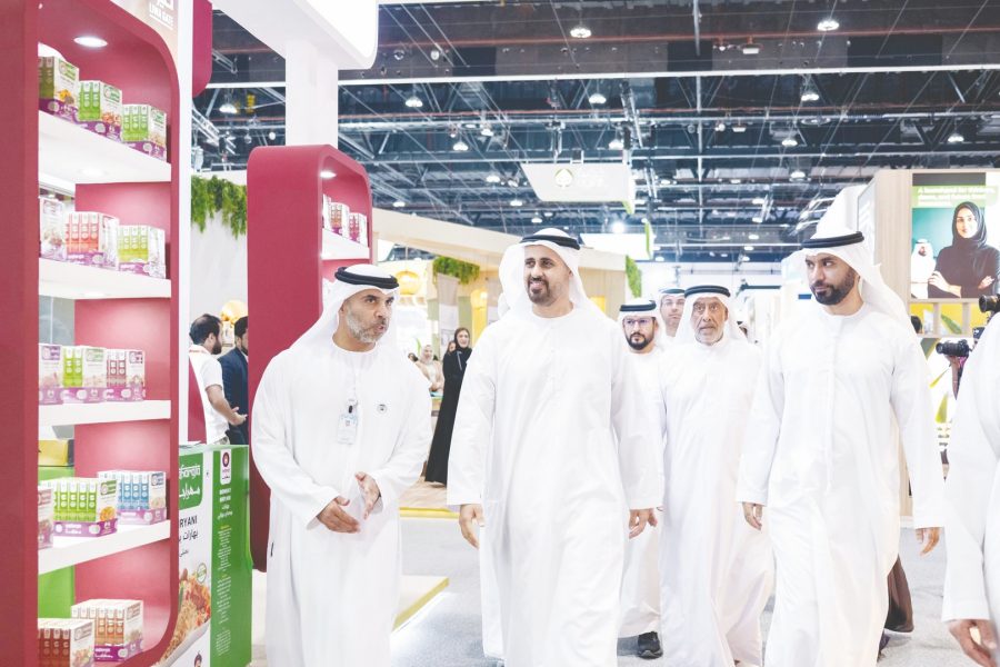 ذياب بن محمد بن زايد يشهد جانباً من فعاليات الأسبوع العالمي للغذاء 2025