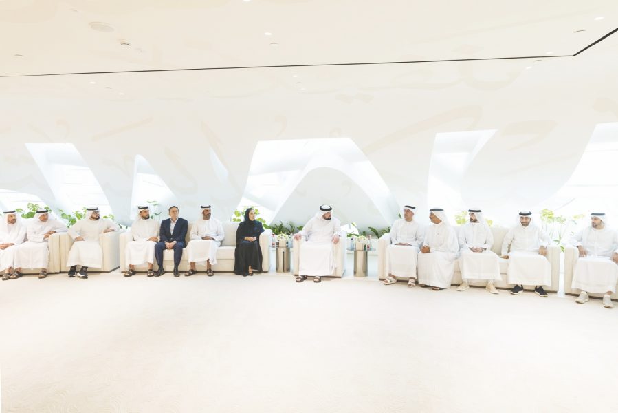 أحمد بن محمد يشهد منتدى الإعلام الإماراتي ويكرّم مؤسسات ومنصات الإعلام الوطني