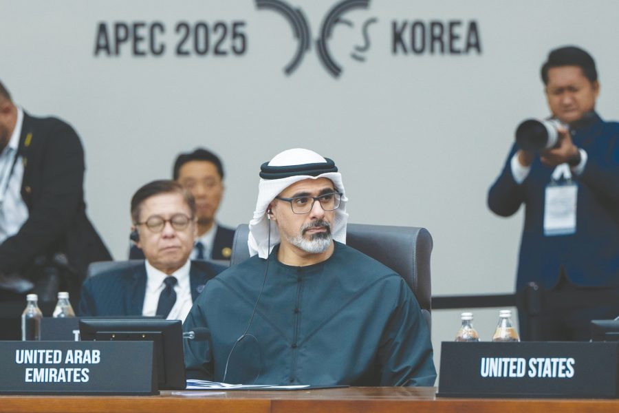 نيابة عن رئيس الدولة.. ولي عهد أبوظبي يشارك في أعمال منتدى التعاون الاقتصادي لدول آسيا والمحيط الهادئ