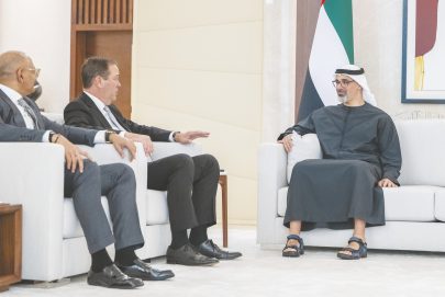 خالد بن محمد بن زايد يلتقي رئيس مجلس الإدارة والرئيس التنفيذي لشركة “سيسكو”