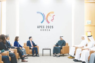 ولي عهد أبوظبي يبحث تعزيز الشراكات الإستراتيجية مع الرئيس التنفيذي لمنطقة هونغ كونغ الإدارية الخاصة