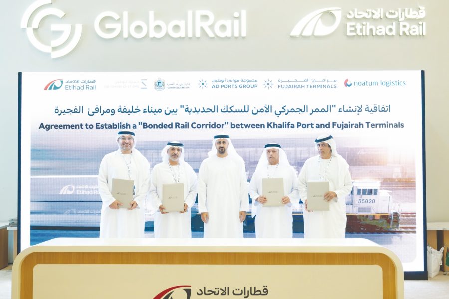 ذياب بن محمد بن زايد يشهد توقيع اتفاقية لإطلاق مشروع الممر الجمركي الآمن للسكك الحديدية بين ميناء خليفة و مرافئ الفجيرة