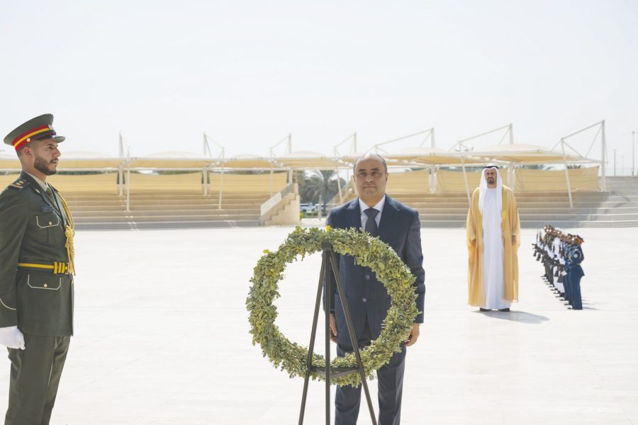 ذياب بن محمد بن زايد يستقبل رئيس الوزراء اليمني في واحة الكرامة