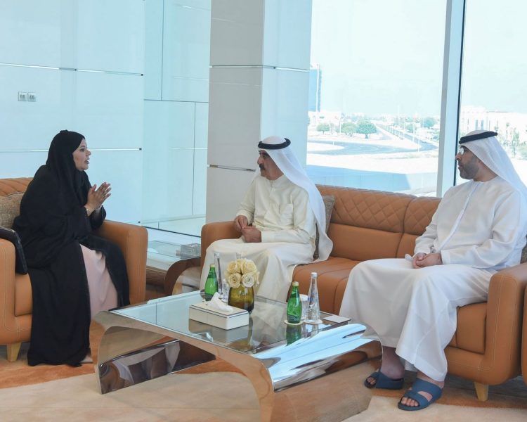 حاكم أم القيوين يستقبل وزيرة الأسرة