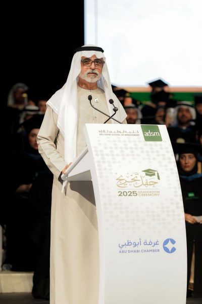 نهيان بن مبارك يشهد حفل تخريج 117 من طلبة كلية أبوظبي للإدارة