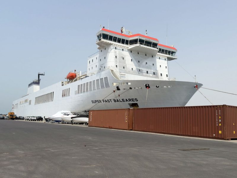 ضمن عملية “الفارس الشهم 3”.. تجهيز “سفينة الإمارات الإنسانية” دعما لأهالي غزة