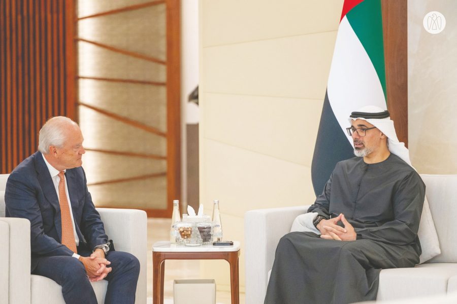 خالد بن محمد بن زايد يبحث الشراكة وآفاق التعاون مع رئيس وأعضاء مجلس إدارة شركة أسترازينيكا