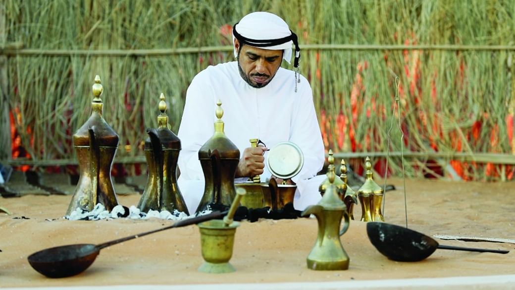 القهوة الإماراتية/ لغة غير منطوقة تُوحّد القلوب وتُعبّر عن الترابط الاجتماعي