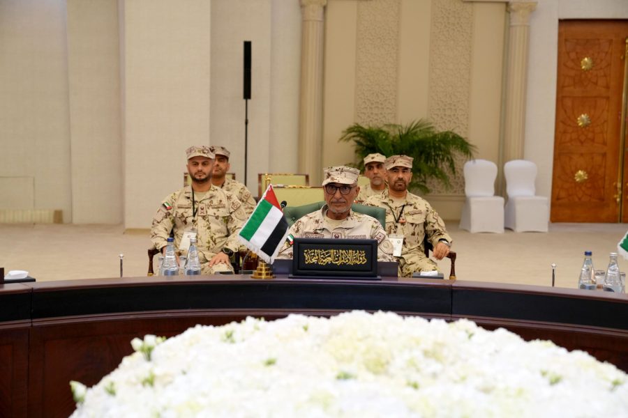 رئيس الأركان يترأس وفد الإمارات في اجتماع اللجنة العسكرية العليا لرؤساء أركان القوات المسلحة بدول التعاون بالكويت